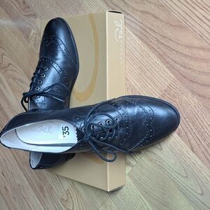 Studio Paolo Women's Black Oxford